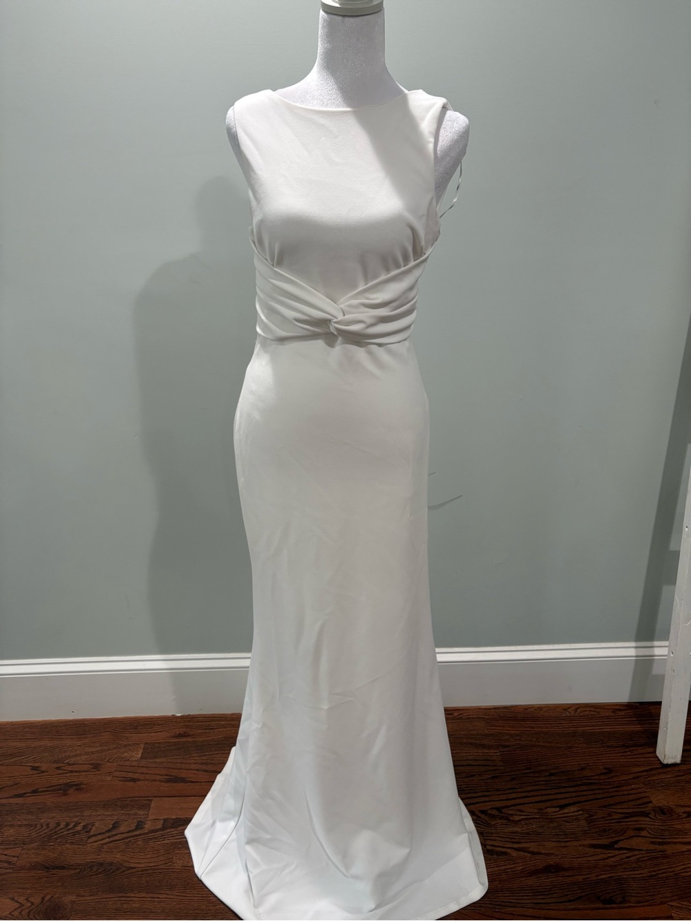 Lulu's White Sleeveless Twist-Waist Wedding Gown